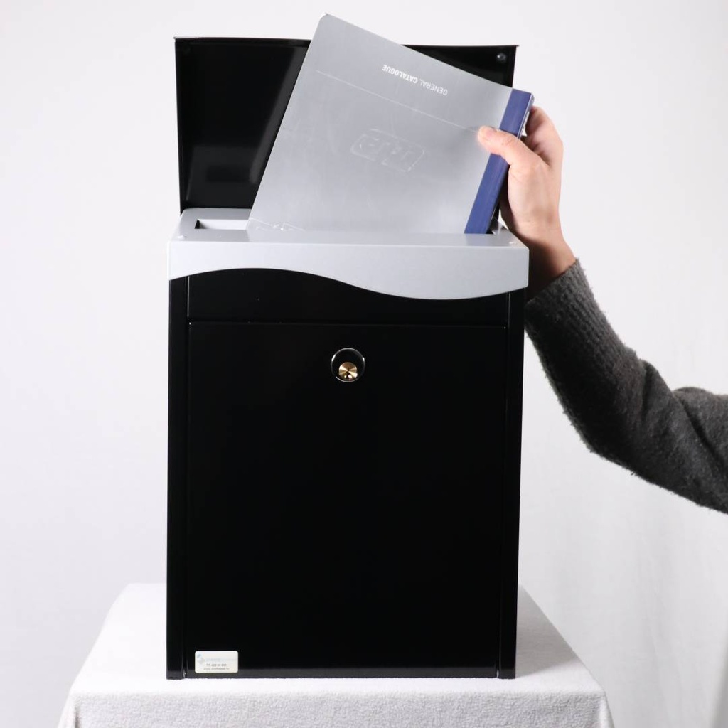 Postkasse Villa Formfin med lås i front, sort